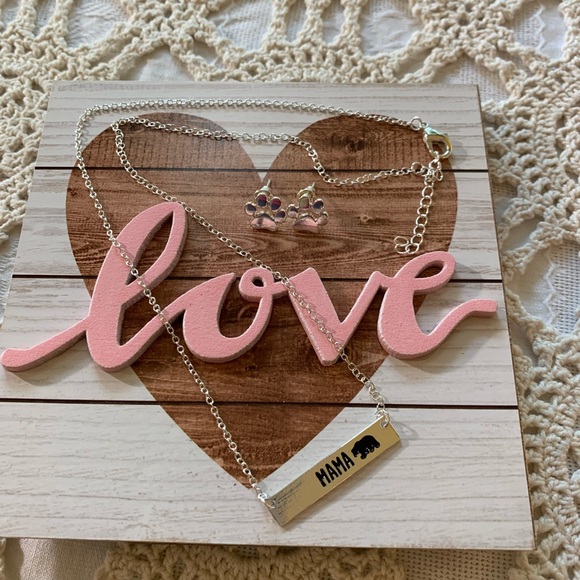 Mama Bear 🐻 Dainty Silver Necklace - Picture 7 of 8